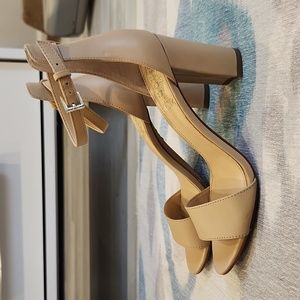 Vince Camuto nude ankle strap sandal, size 6